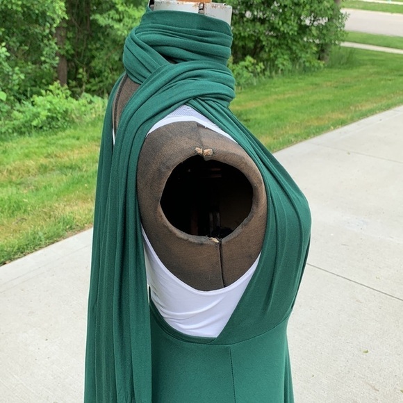 Lulu’s halter maxi formal gown for New Year’s Eve or garden party multiple use. - Picture 4 of 16